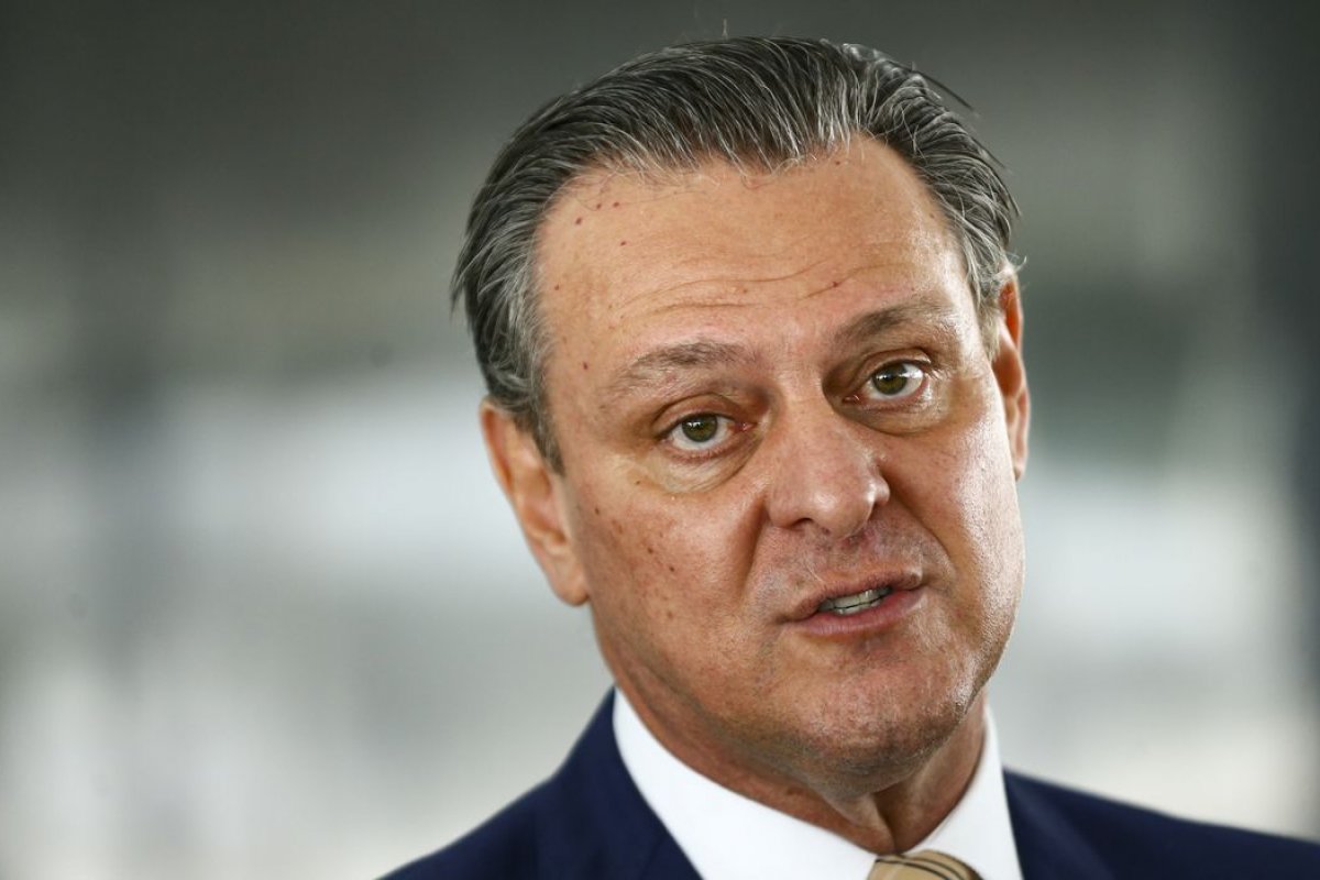 Ministro da Agricultura direcionou verba para estradas que beneficiam empresário eleitor de Lula, diz coluna 