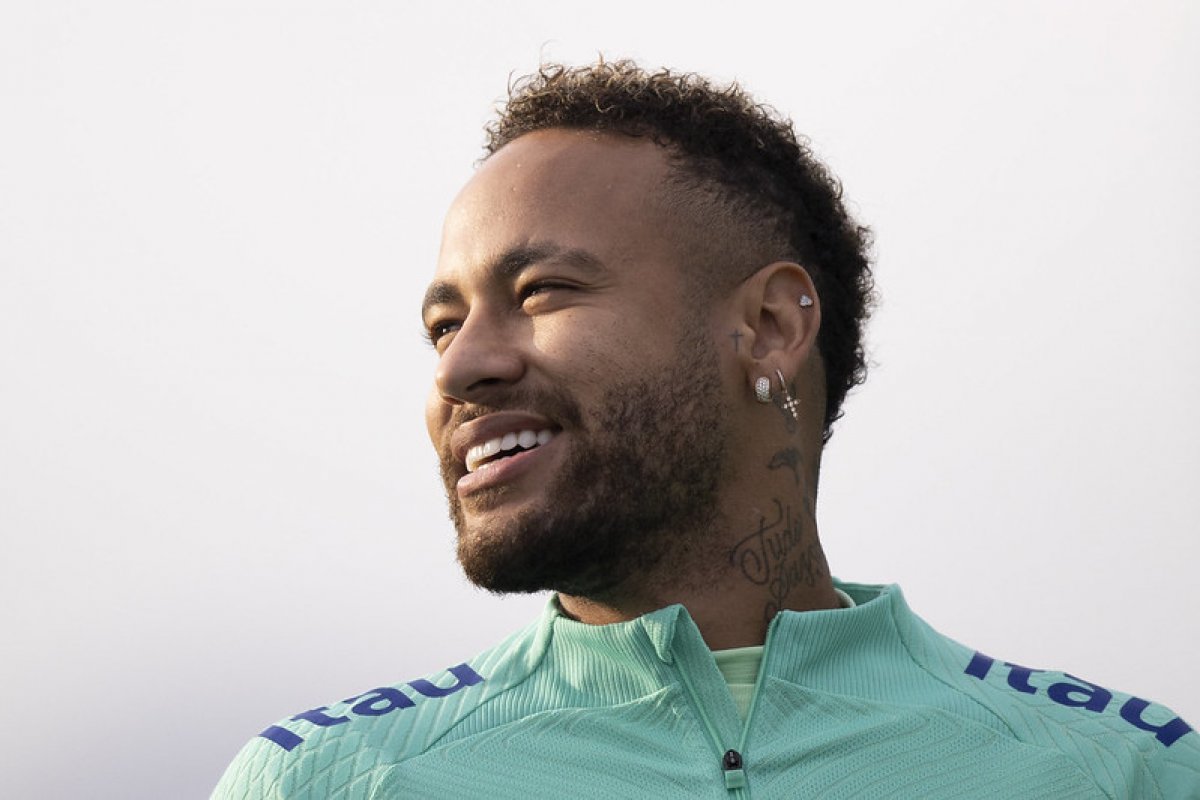 Neymar deve ser negociado com clube saudita e emprestado ao Barcelona, diz jornal 