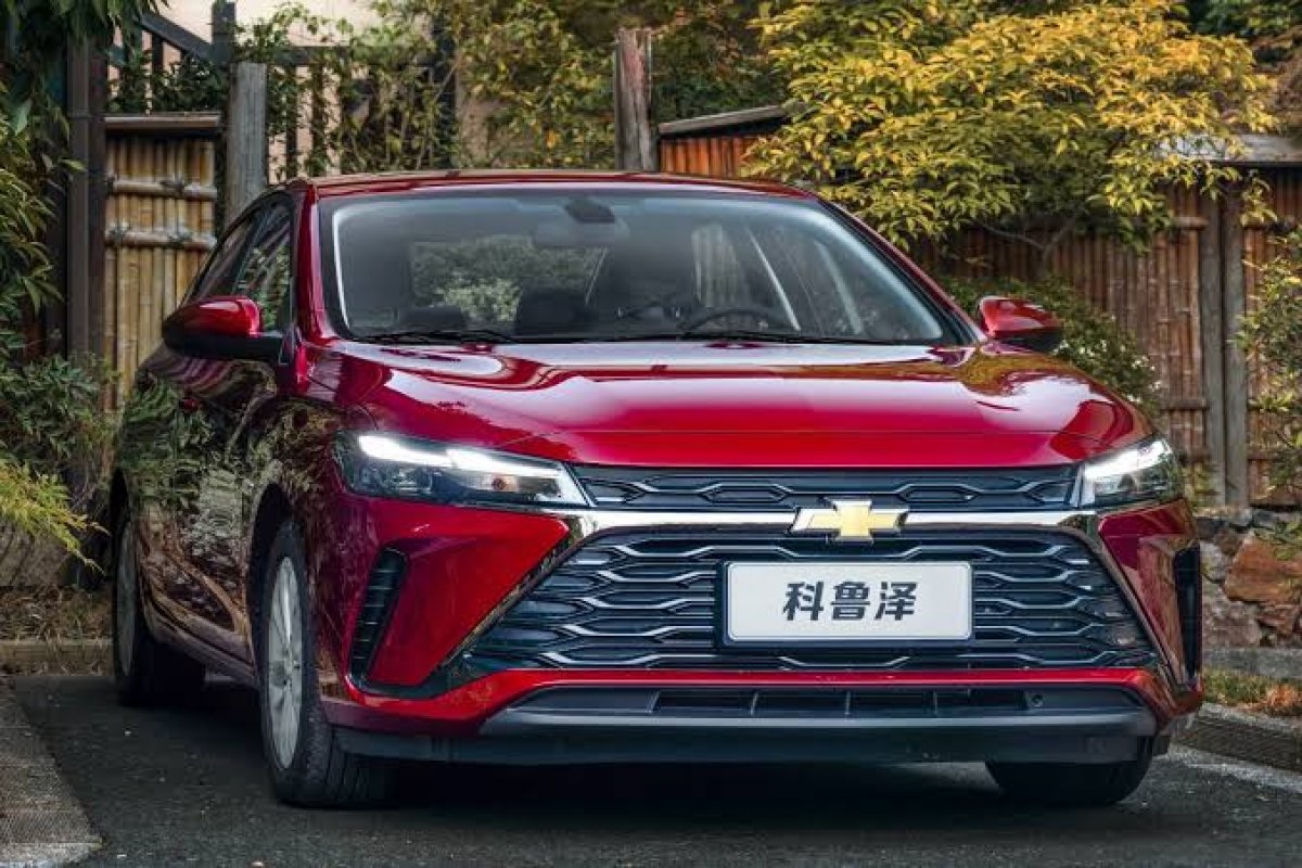 Chevrolet lança Monza híbrido na China e tira Onix de linha 