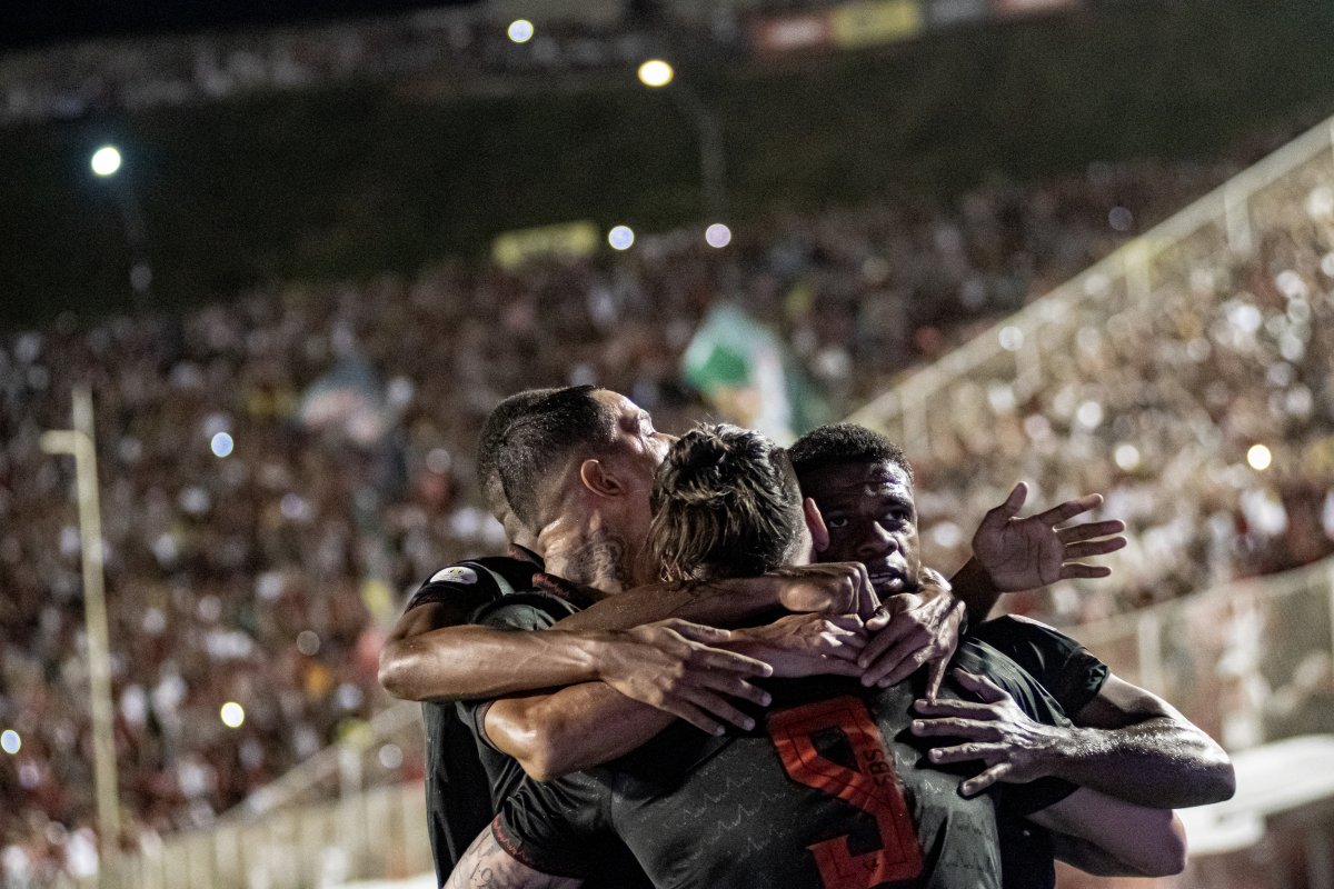 Vídeo: Vitória bate Ceará e volta à vice-liderança na Série B; confira o gol