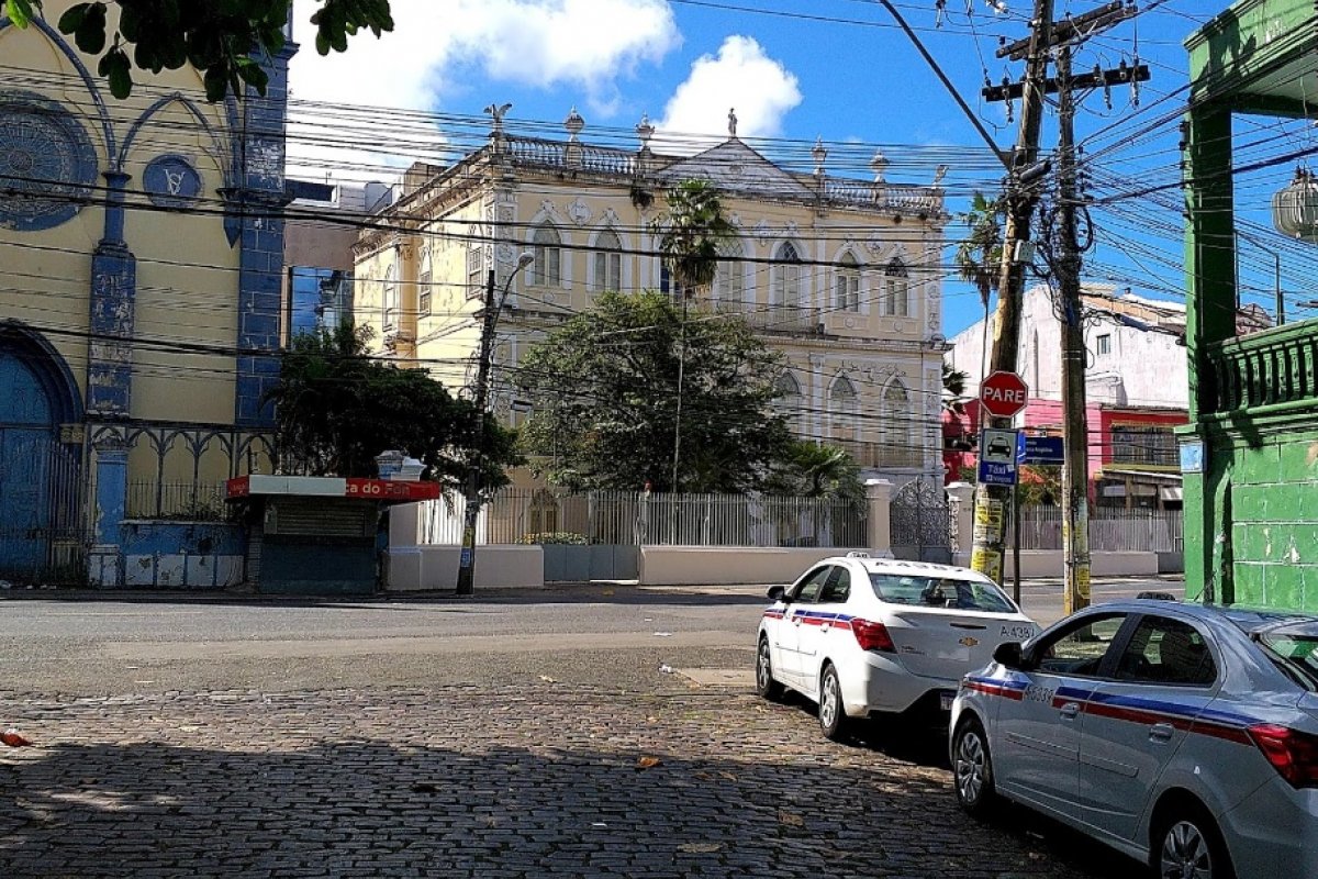Reda: professores municipais fazem protesto contra demissões 