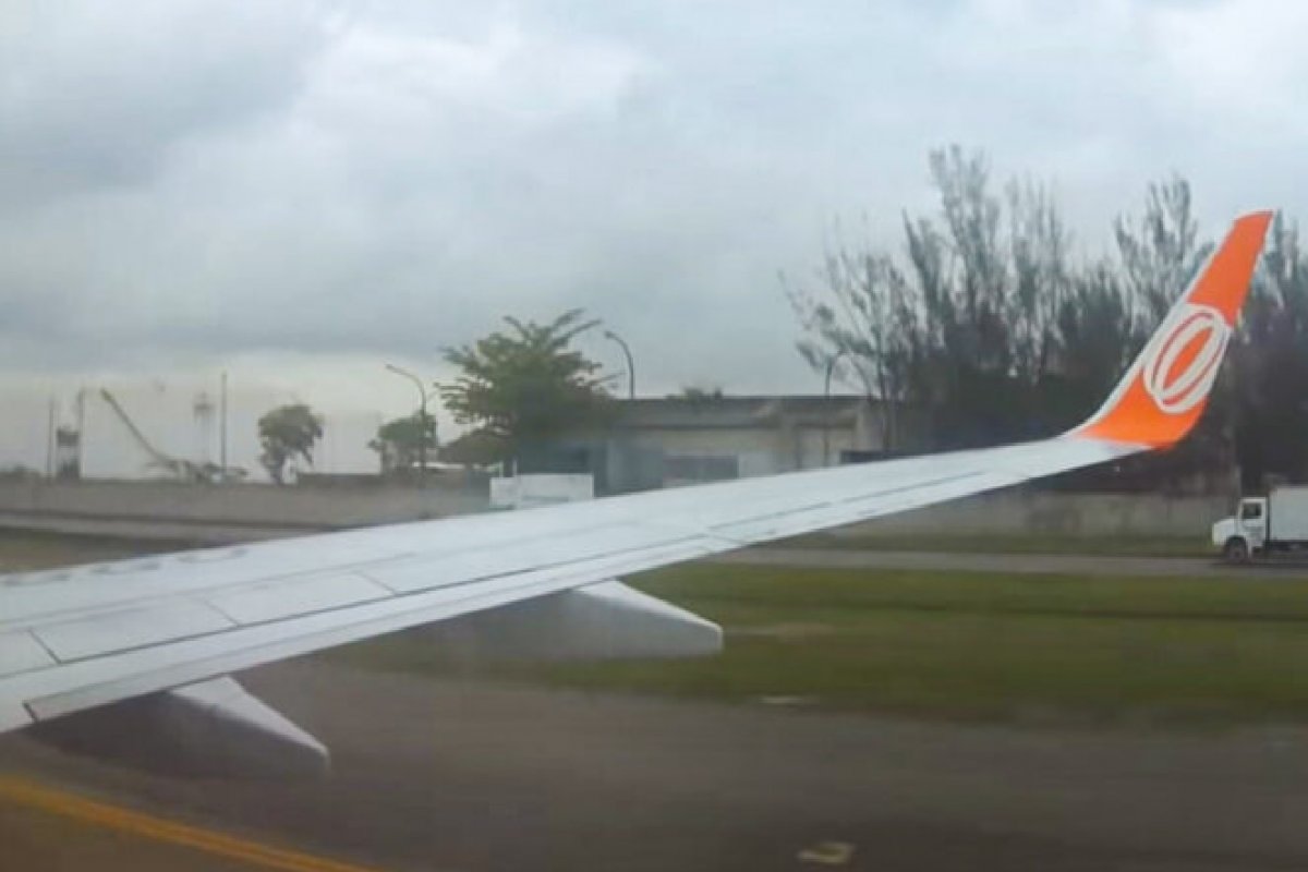 Vídeo de piloto repreendendo passageiro em avião da GOL viraliza nas redes sociais