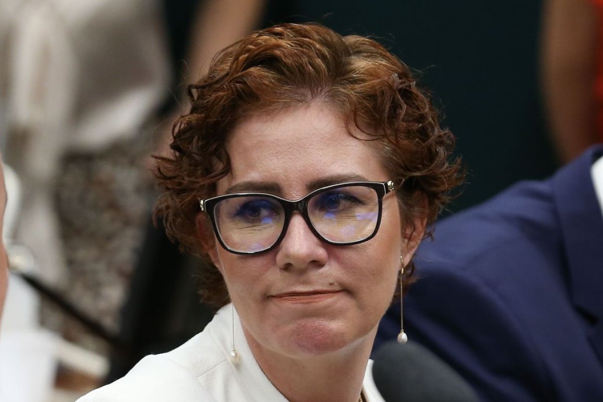 Partidos políticos lançam denúncias junto ao Conselho de Ética, pedindo perda do mandato de Zambelli