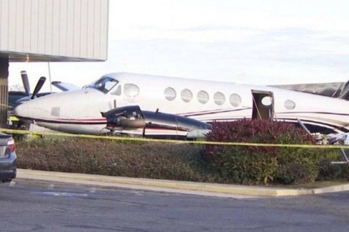 Adolescente de 17 anos furta avião e provoca acidente