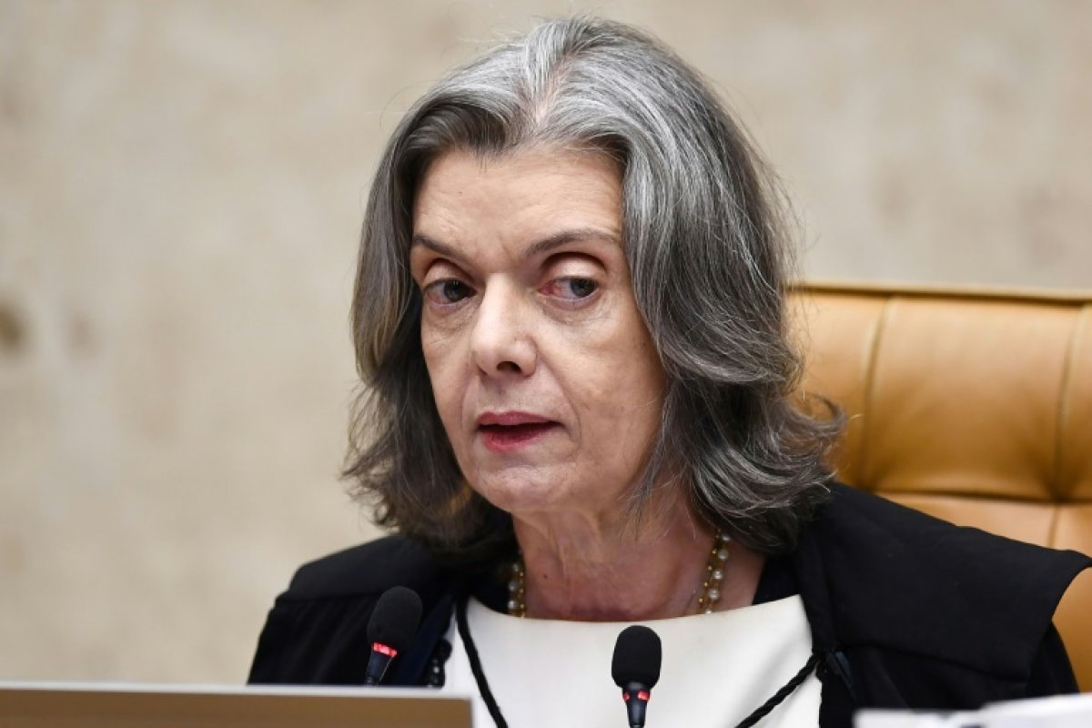 Juiz tem 48 para explicar arquivamento de ação contra Cid, determina Cármen Lúcia