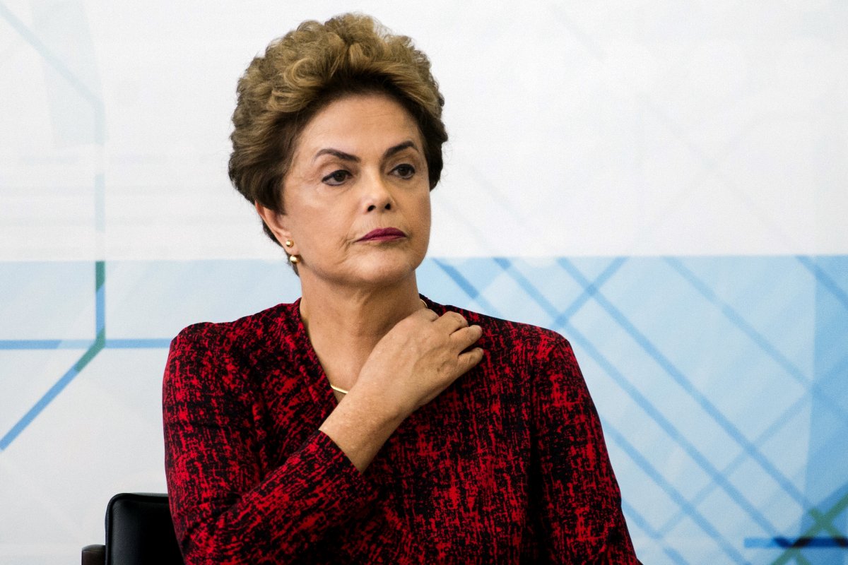 TRF-1 afirma que Dilma não cometeu improbidade administrativa, mas crime de responsabilidade 