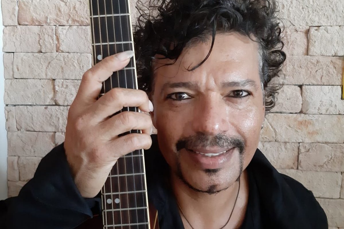 Tito Bahiense faz show “Tito toca Marina”  no Cinesom!  