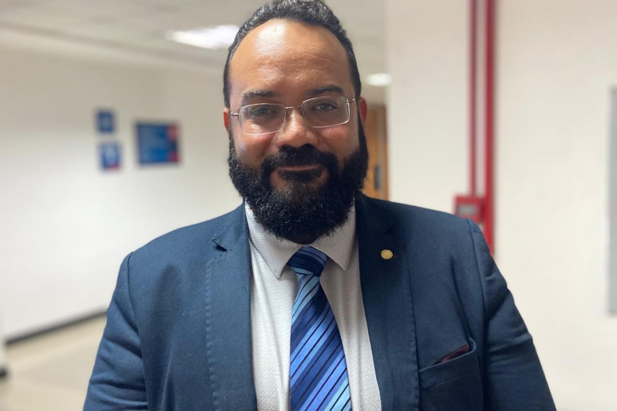 Deputado diz que governo da Bahia que dar "calote" nos professores 