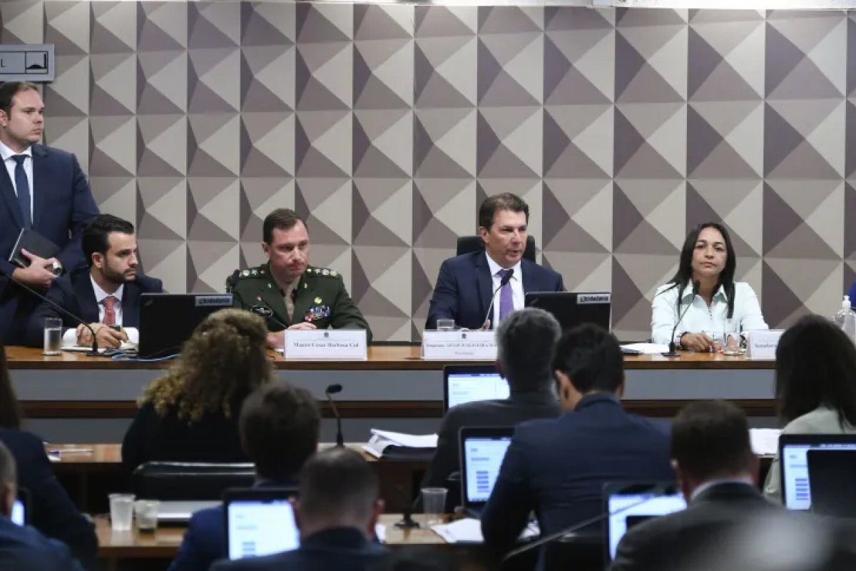 Valores tranferidos para Mauro Cid, por ex-assessor de Bolsonaro é referente à compra de carro, aponta defesa 