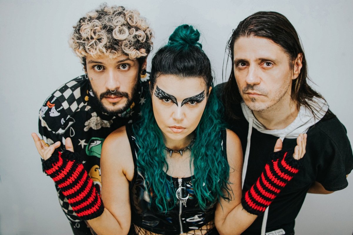 Drenna lança novo disco Cisne Negro com reflexões afirmativas sobre a própria trajetória
