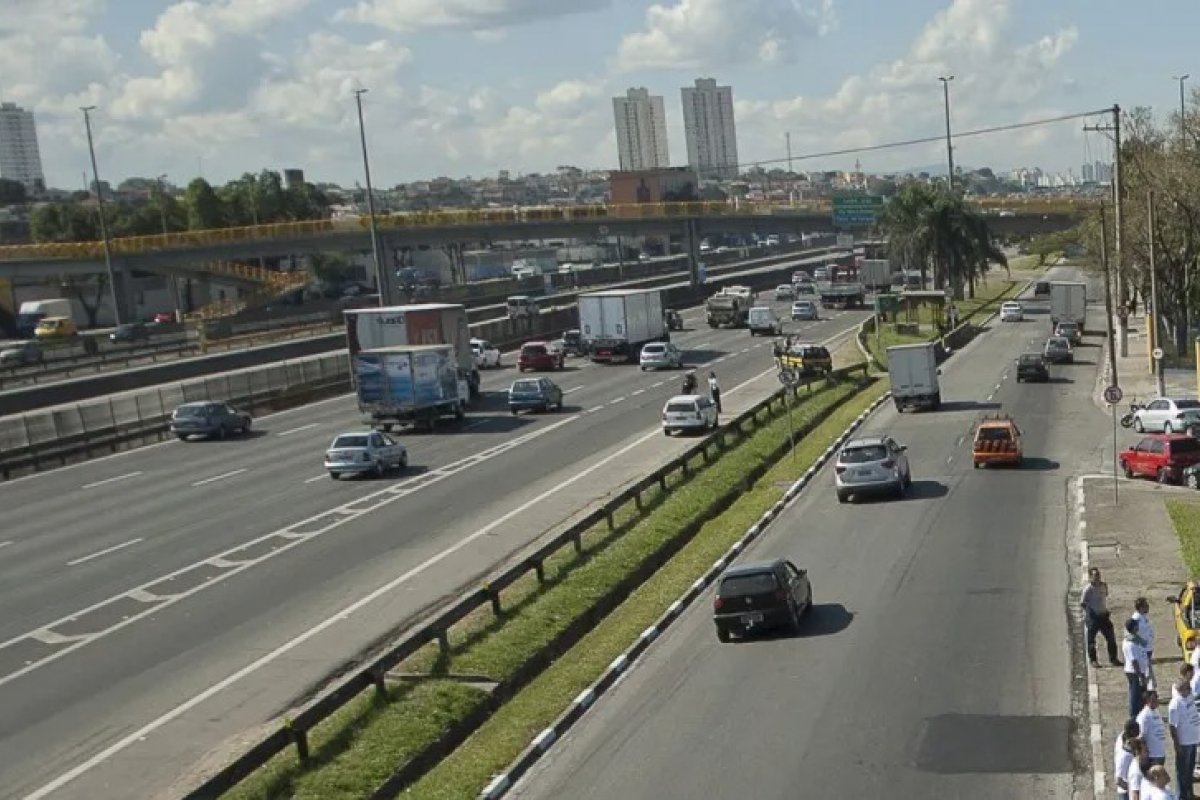 O primeiro lote de rodovias a serem privatizadas pelo governo federal vai a leilão nesta sexta-feira (25)