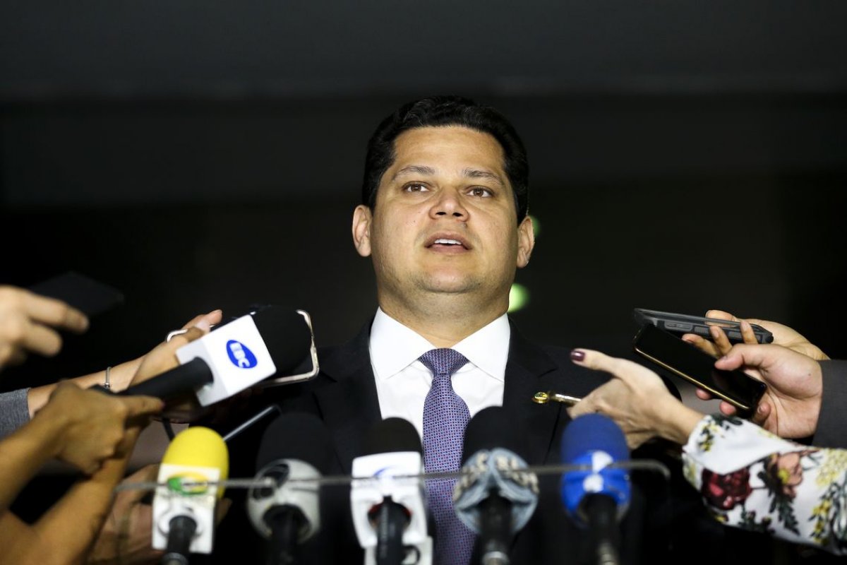 Alcolumbre diz que novo imposto não passa no Senado