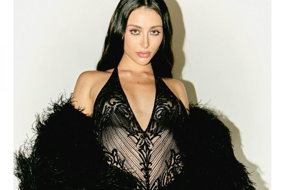 Baile do BB: Elisa Zarzur usa vestido peça única de Peter Dundas  que Anitta usou no pré GRAMMY Gala 2023! 