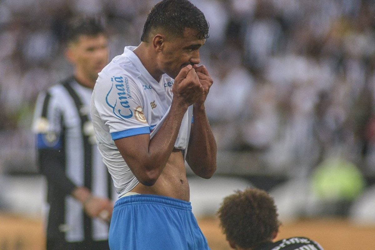 Bahia perde para o Botafogo e segue perto da zona de rebaixamento 