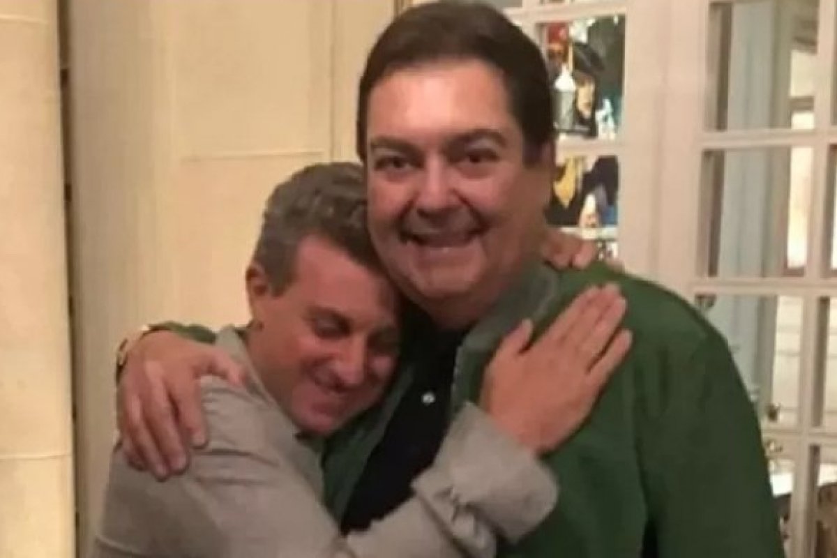 Luciano Huck comemora novo coração de Faustão: 'Simbólico ter sido no domingo'