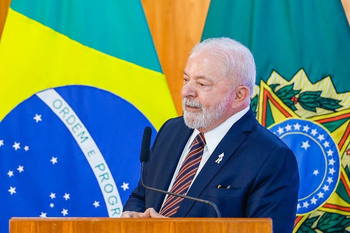 Lula sanciona nova política de reajuste do salário mínimo nesta segunda-feira (28)