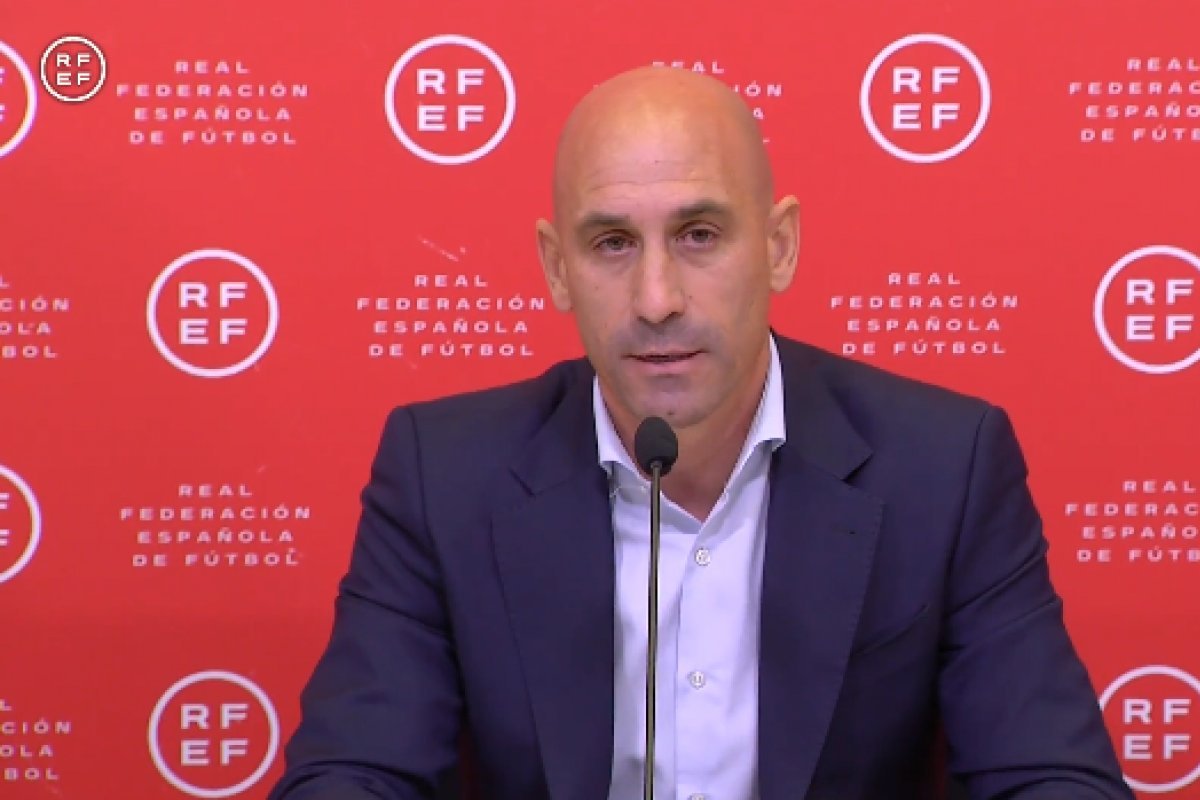 Ministério Público da Espanha investiga presidente da Federação de Futebol por suposta agressão sexual