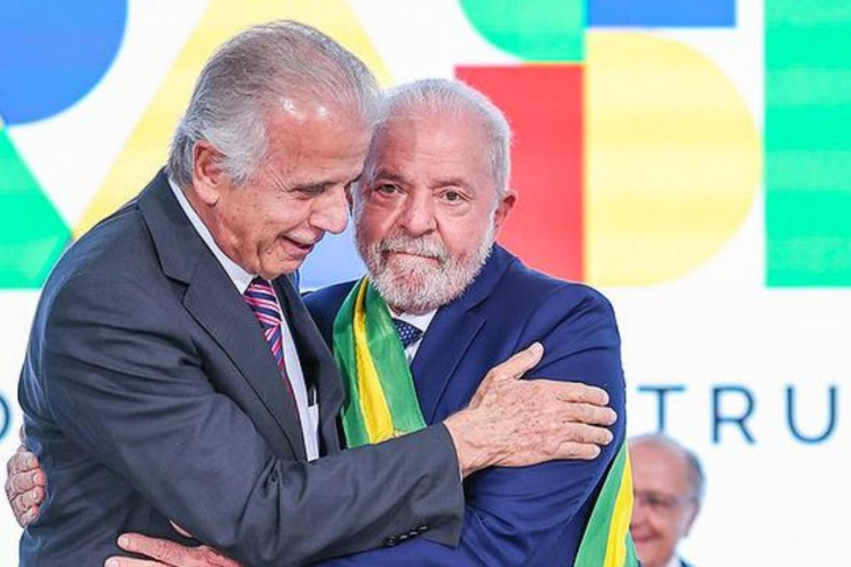 José Múcio pede a Lula aumento de 9% em salário de militares