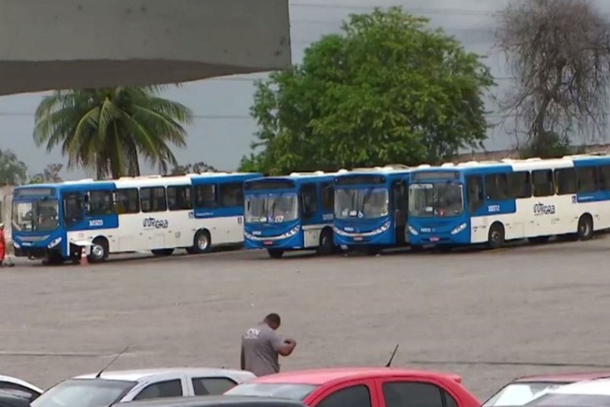 Sindicato dos rodoviários suspende greve e aguarda pagamento da próxima quinzena