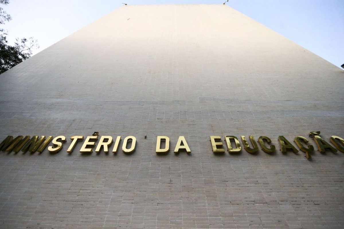 Política de Educação Inclusiva corre risco de descaracterização no Ministério da Educação, alerta pesquisadora