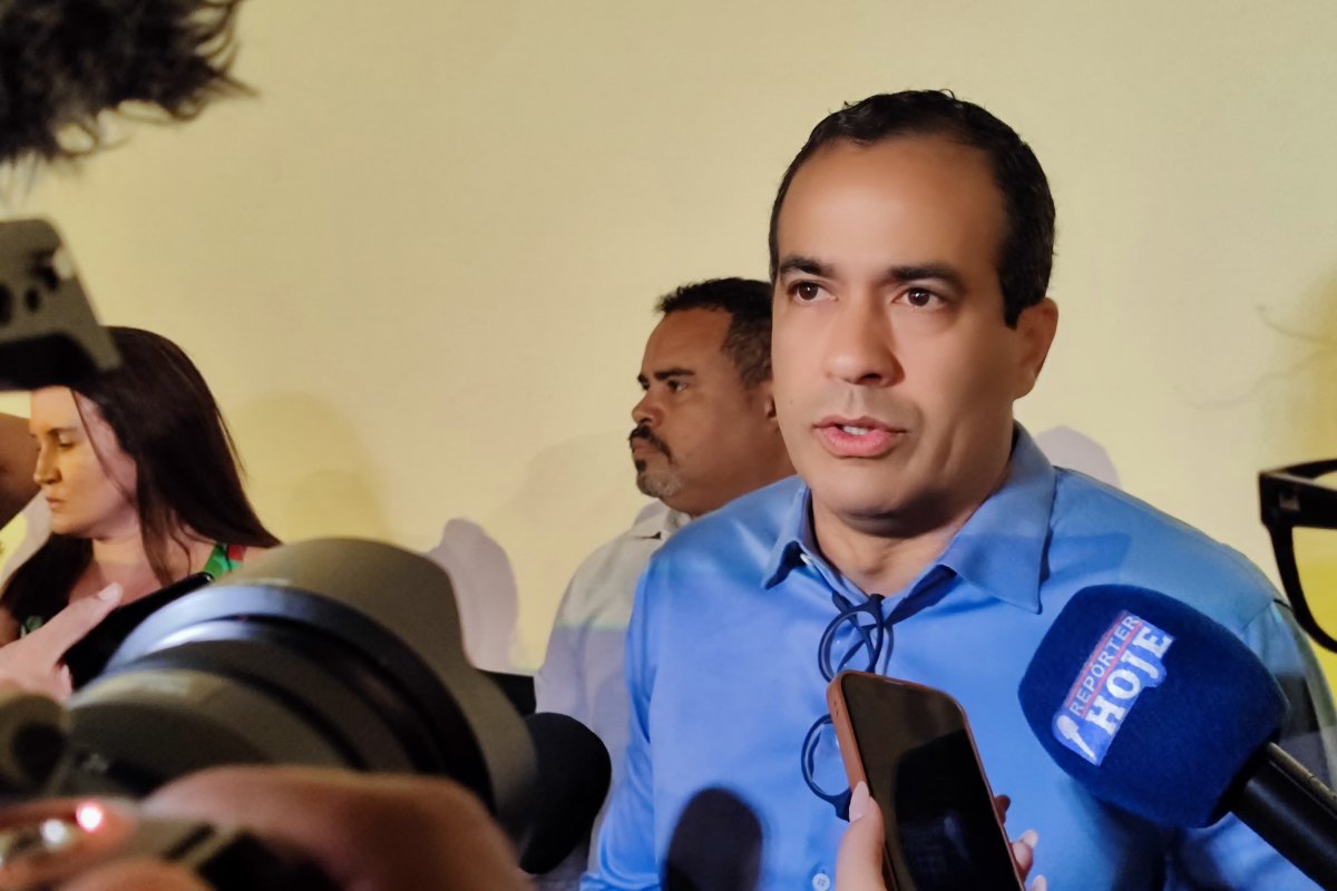 Bruno se recusa a falar de política e anuncia atração internacional no festival da virada 