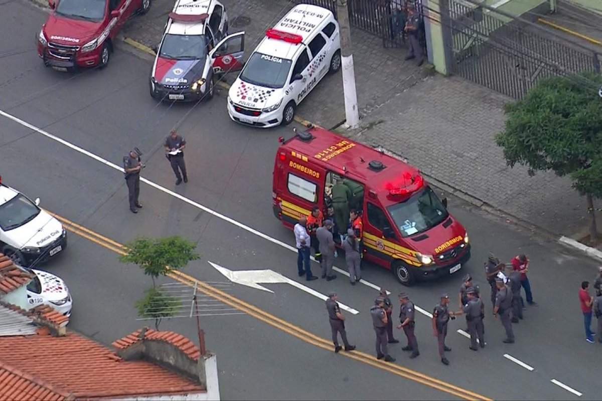Homem invade empresa, mata duas mulheres e morre após confronto com a polícia