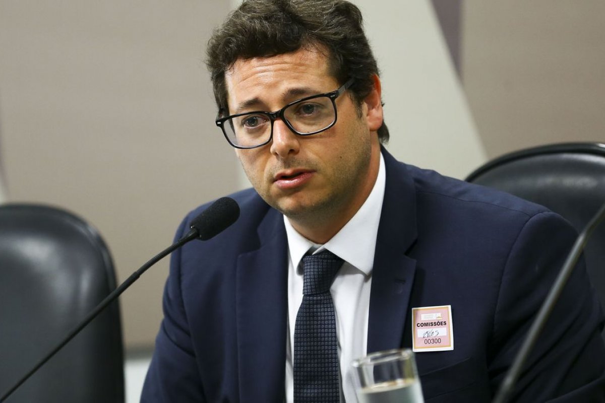 Ex-secretário de comunicação de Bolsonaro divulgará íntegra de mensagens com Cid sobre joias