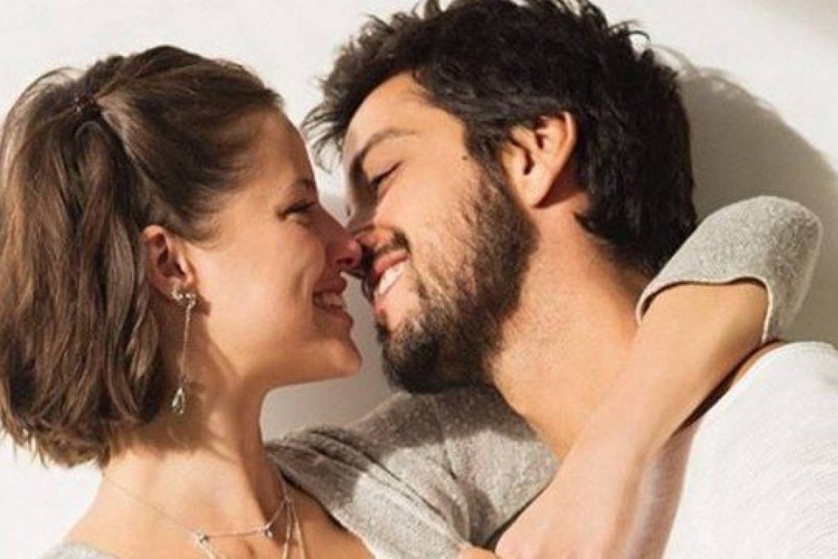 Agatha Moreira e Rodrigo Simas estrelam campanha do Dia dos Namorados
