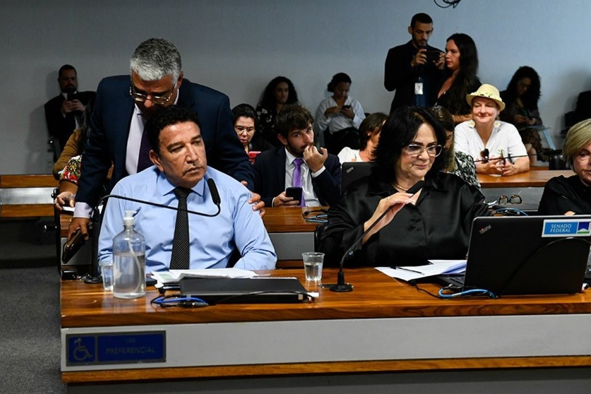 Alienação Parental: projeto que revoga lei avança no Senado e vítimas celebram