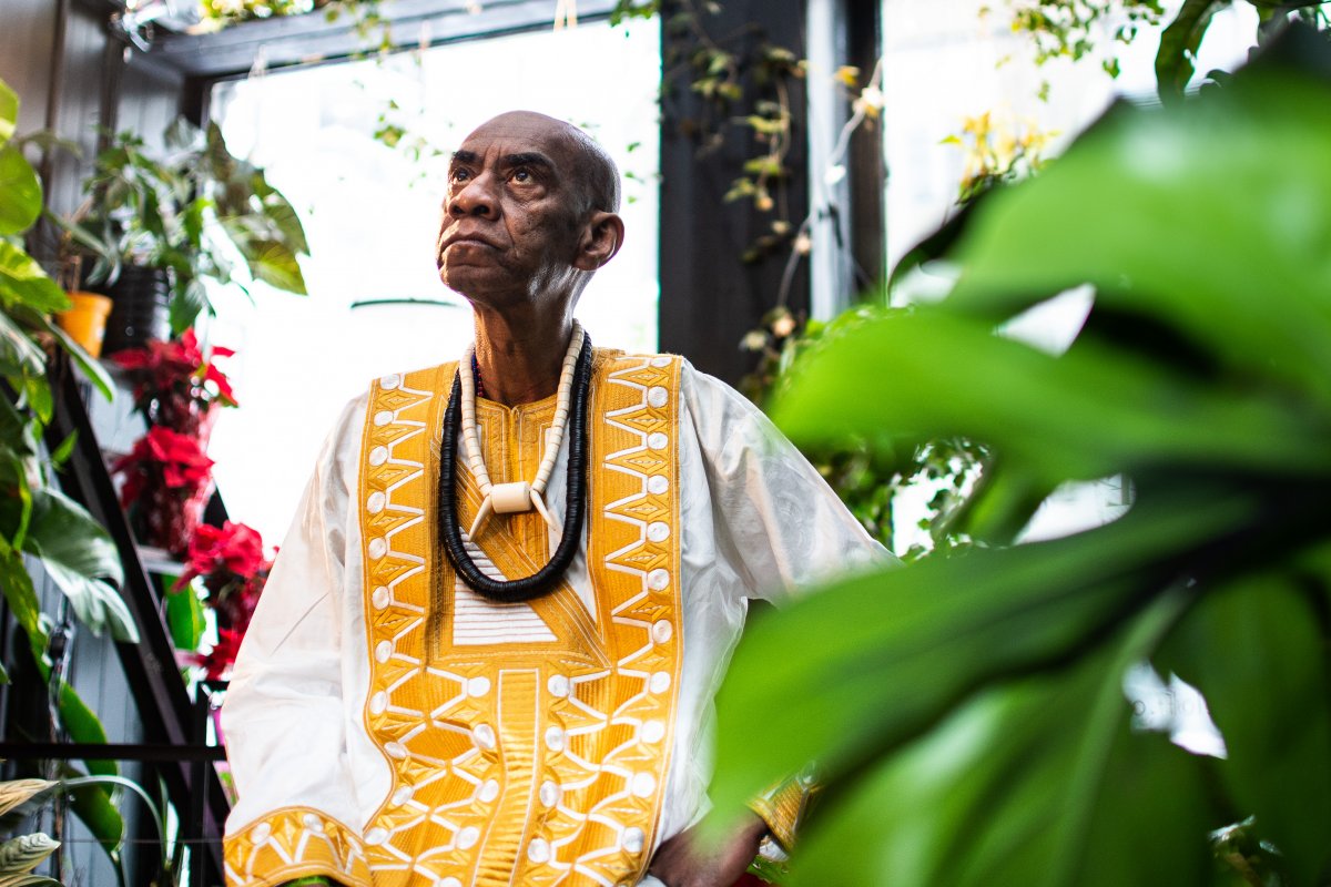Artista baiano radicado no Canadá, Vovô Saramanda vai lançar seu segundo disco solo!