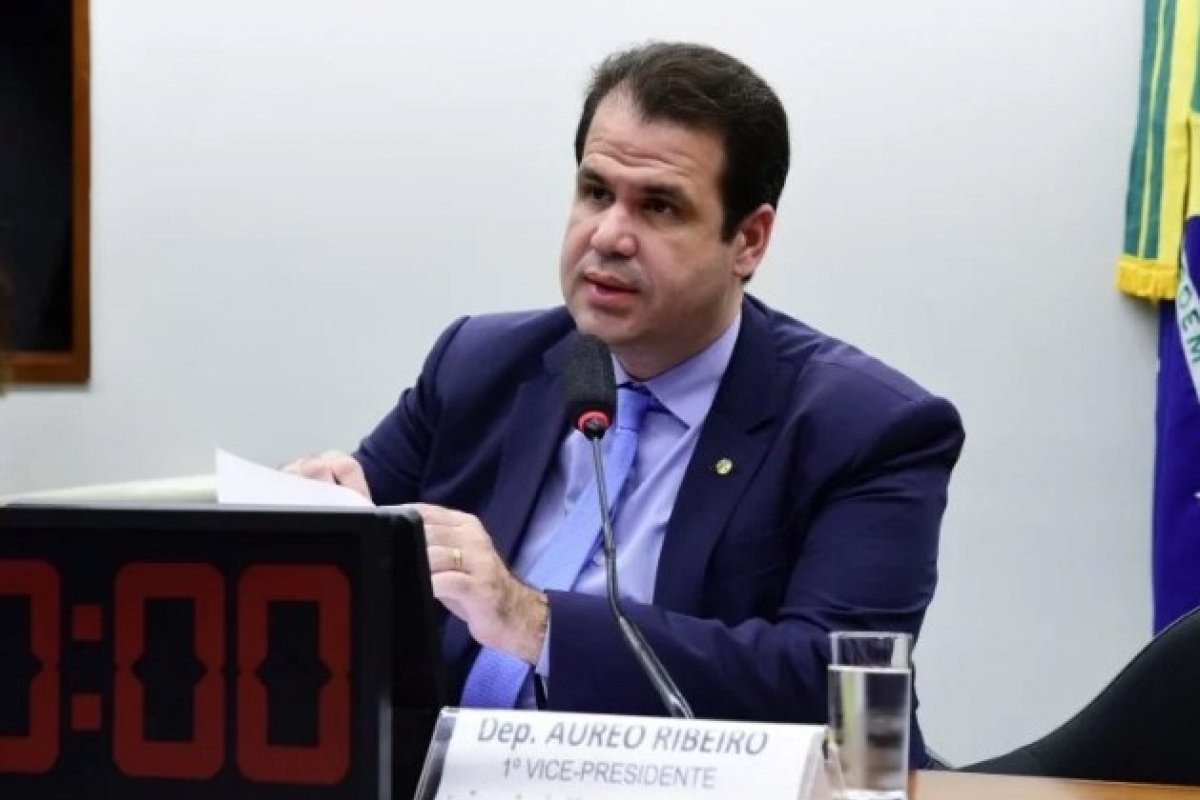 Presidente da CPI da 123Milhas afirma que empresa 'deu golpe da pirâmide financeira'