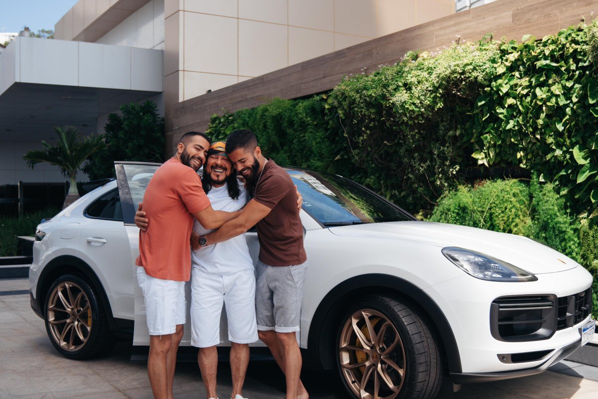 Bell Marques completa 71 anos e ganha carro de luxo dos filhos, Rafa e Pipo Marques! 
