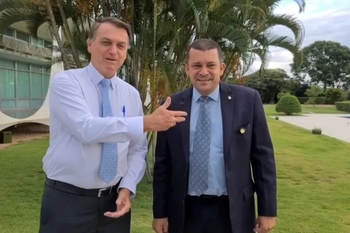 Morais revoga prisão preventiva de ex-assessor de Bolsonaro