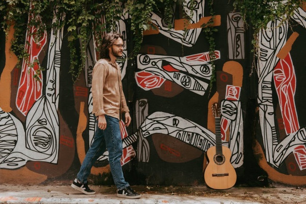 Em novo disco “Balançado”, Bruno Vinci percorre por ritmos latino-americanos 