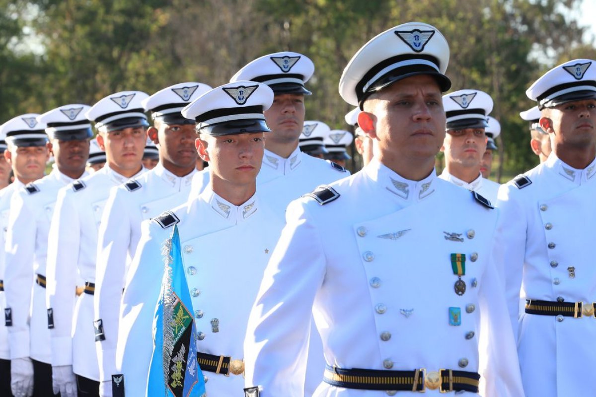 PEC dos militares deve chegar ao Congresso com versão reduzida