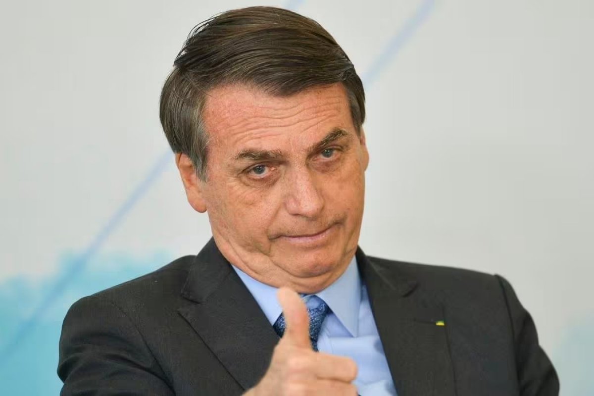 Pesquisa: 22% dos brasileiros se dizem de direita, enquanto 11% de esquerda 