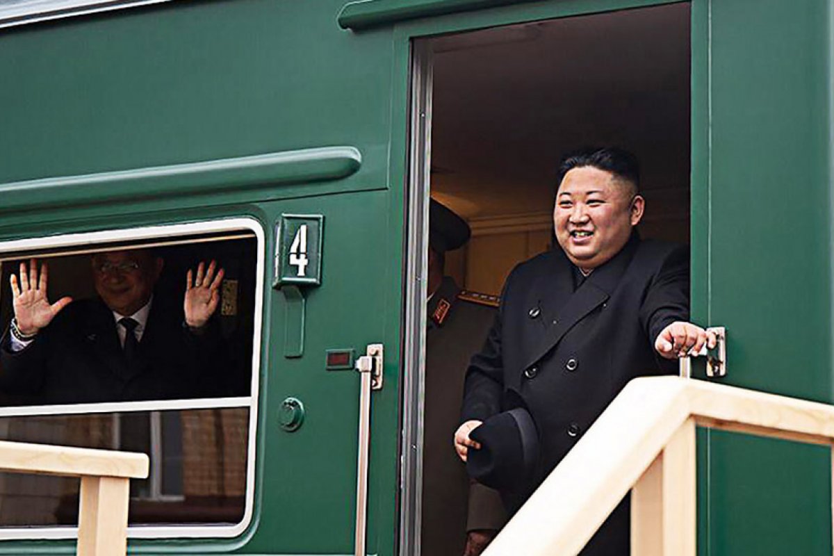 Kim Jong-un desembarca na Rússia para participar de reunião com Vladimir Putin