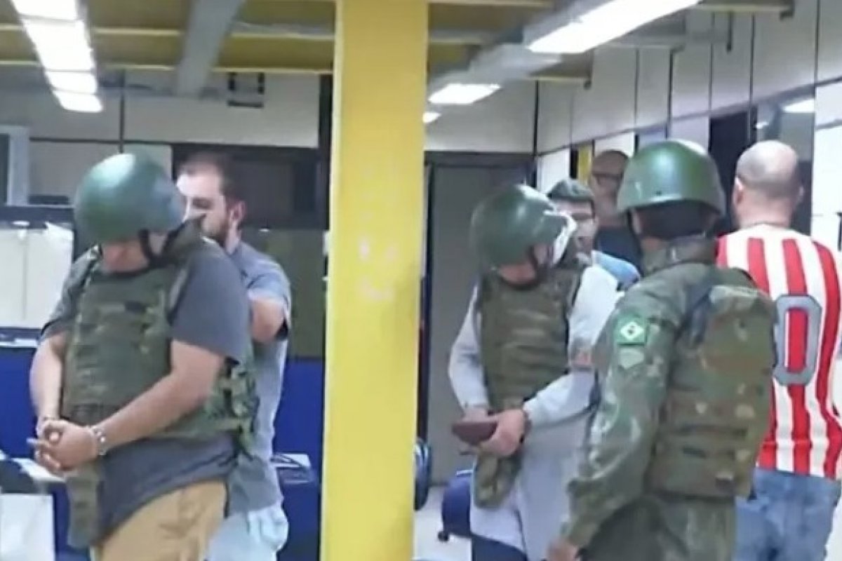 Mais de 490 familiares de militares considerados 'mortos fictícios' recebem pensão da Marinha e Aeronáutica 