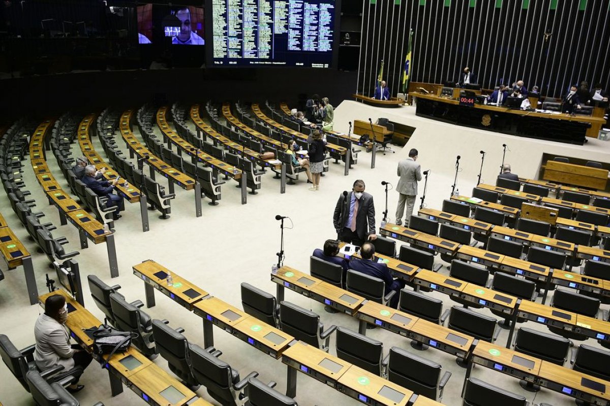 Câmara vota urgência da minirreforma eleitoral nesta terça-feira (12)