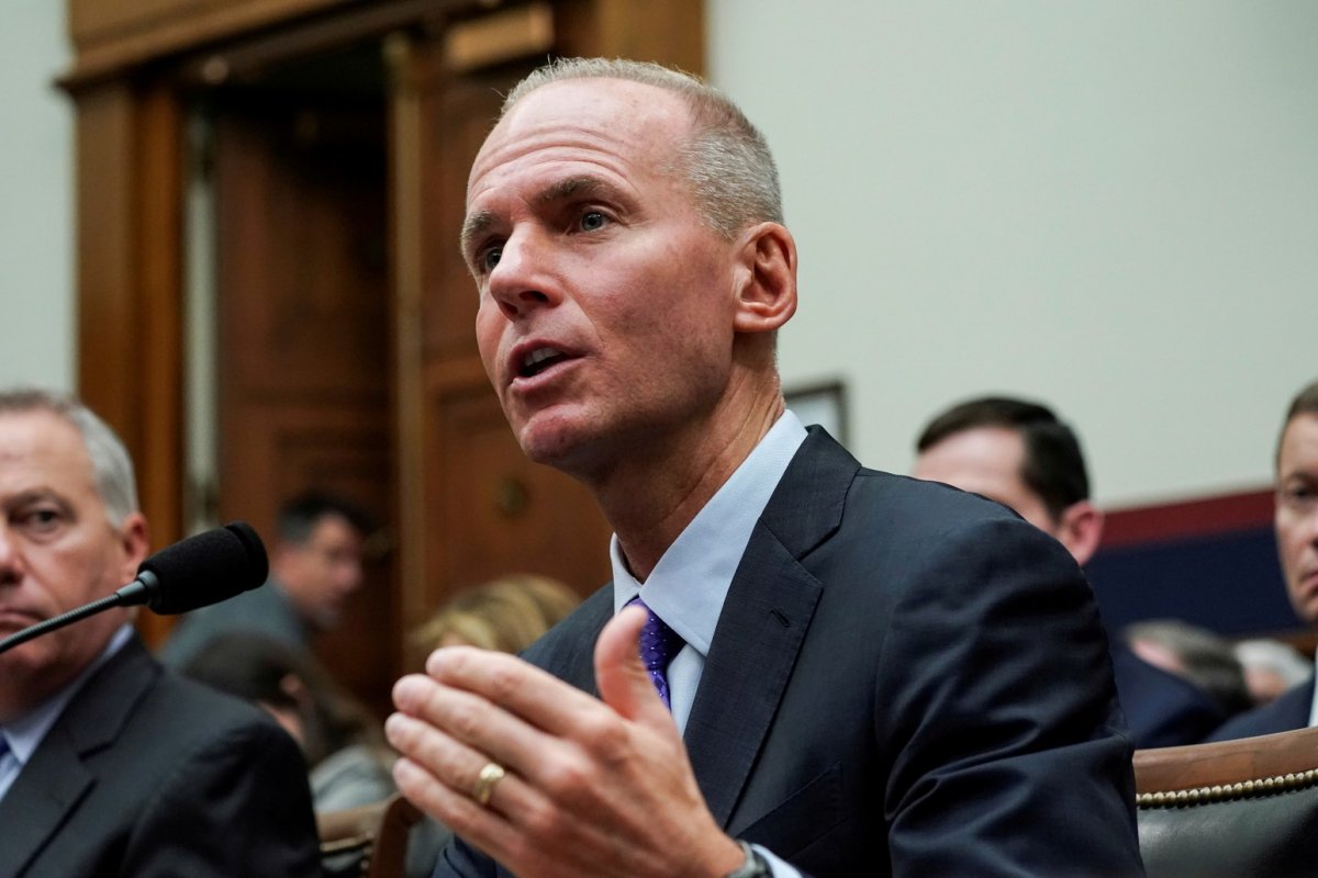Boeing anuncia renúncia de CEO 