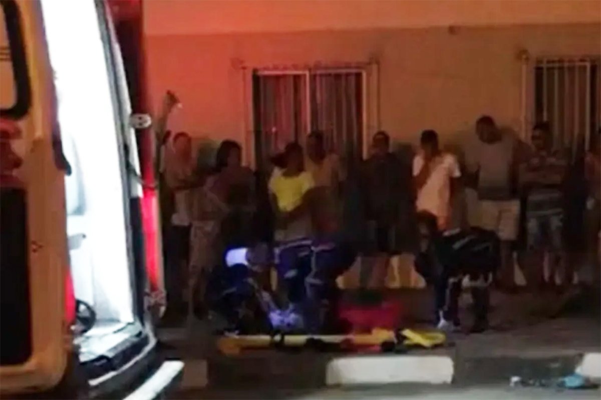 Mãe e filho pulam do 4° andar para fugir de ataque a tiros em Feira de Santana  
