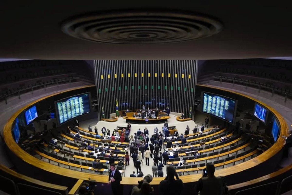 Câmara gastou R$ 19,2 mi com aluguel de carros este ano; baianos aparecem em lista milionária