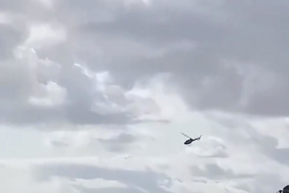 Vídeo: helicóptero da PF é recebido a tiros por criminosos em Salvador  