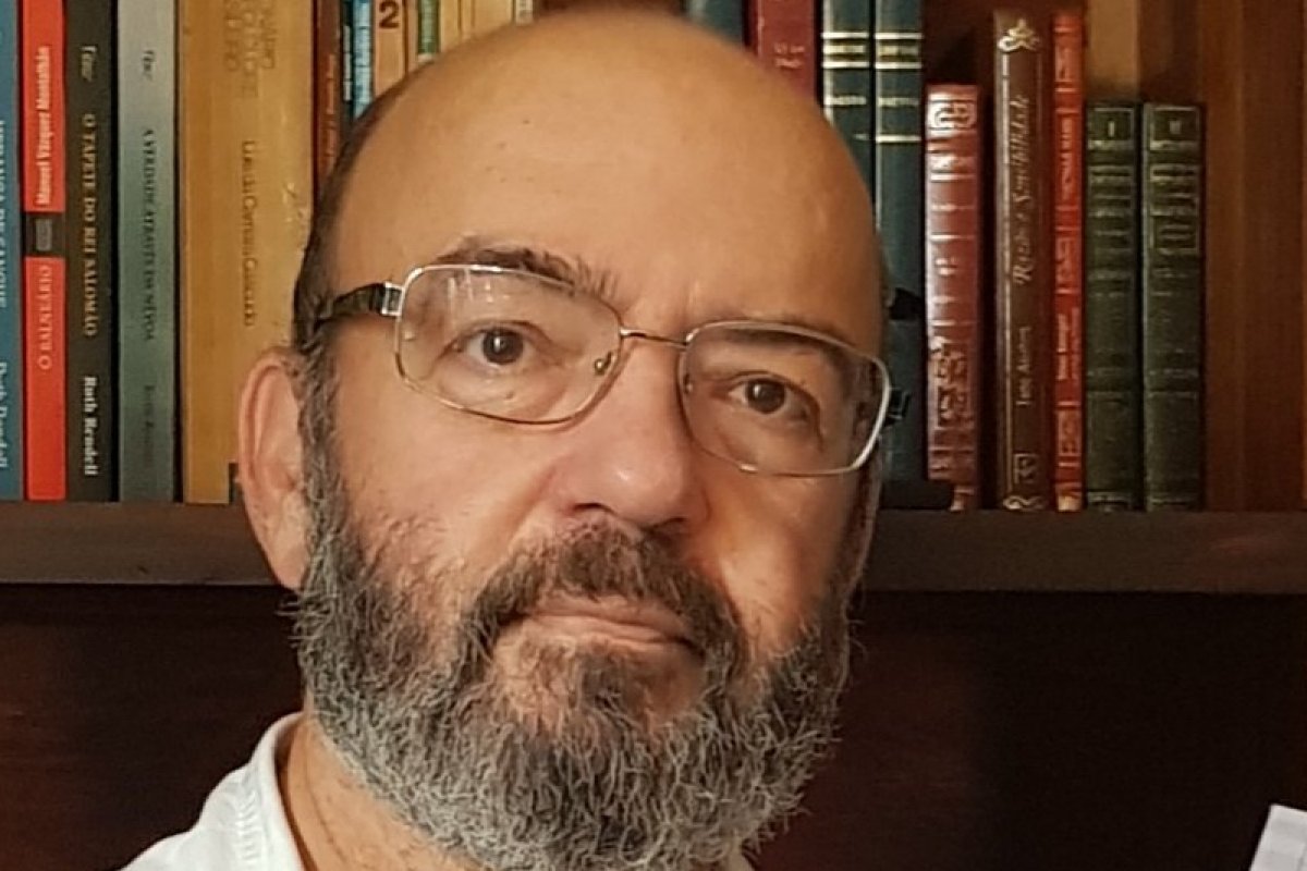 Escritor baiano lança o livro 'Confraria dos Afogados,' na capital baiana!