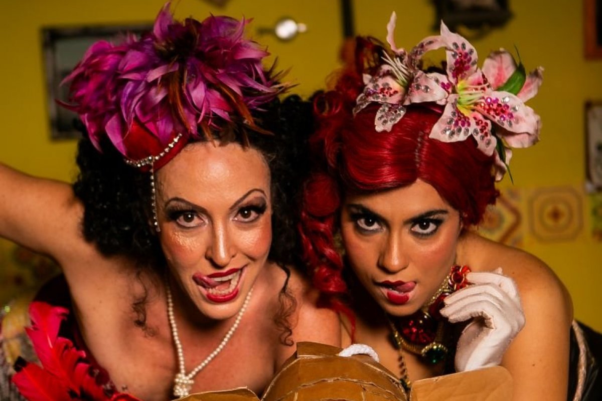Indicado ao Prêmio Braskem de Teatro, espetáculo “O Rabo e a Porca” estreia temporada na Sala do Coro do TCA!