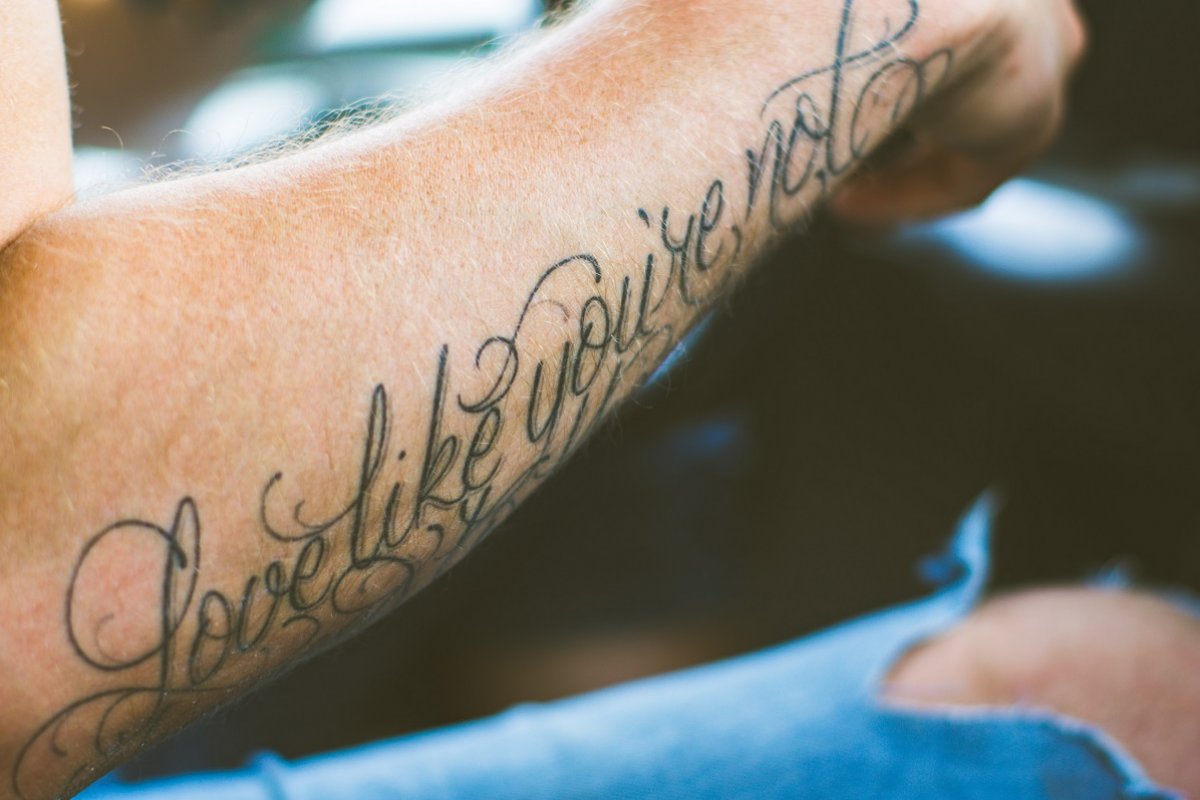 Empresa cria tecnologia que remove tatuagens em apenas uma sessão