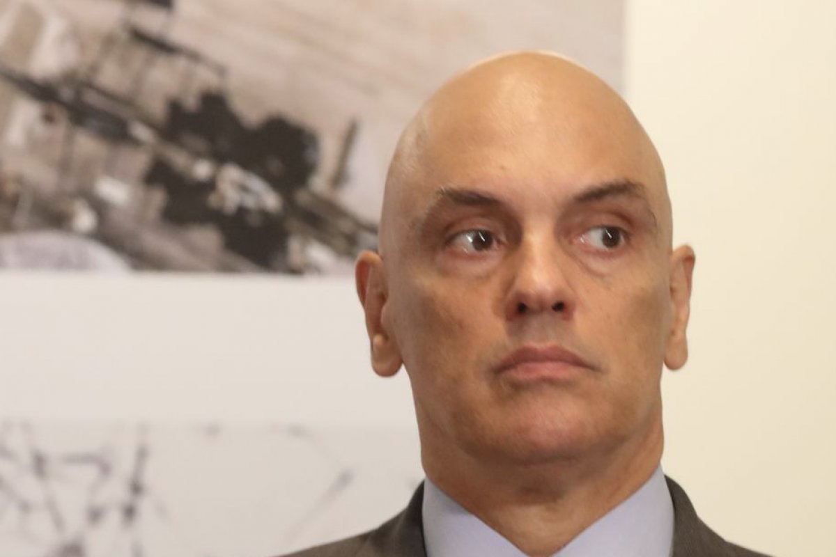 Moraes solta suspeitos por fraude nos cartões de vacina de Bolsonaro