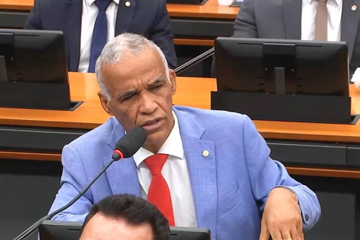 Vídeo: Durante votação de PL do casamento homoafetivo, Isidório diz que “homem tem binga e mulher tem tcheca”