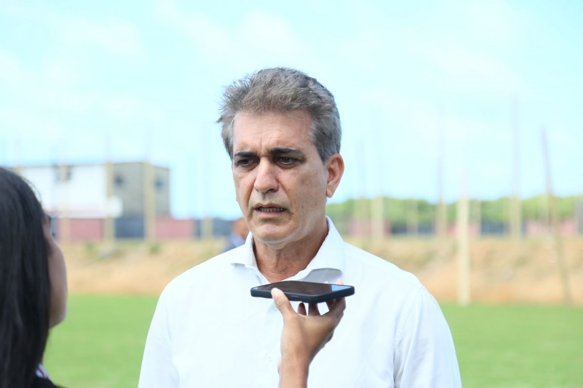Vídeo: Robinson Almeida defende manutenção da decisão do STF em relação ao casamento homoafetivo