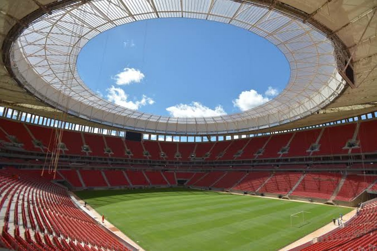 Governo firma acordo para acesso a dados de torcedores em estádios de futebol